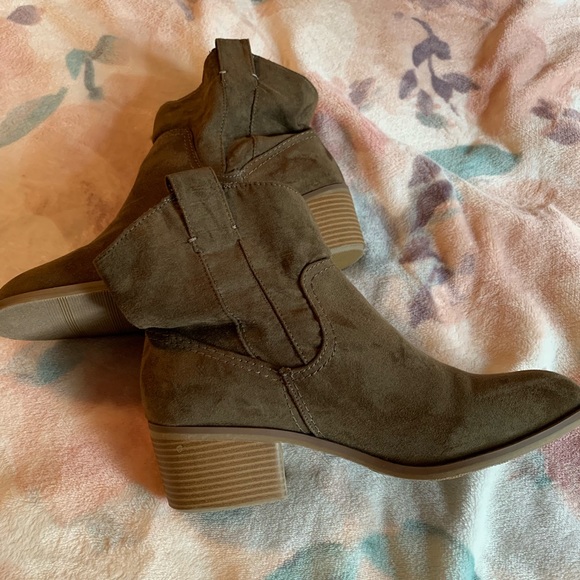 Merona Green Ankle Booties size 11 - Picture 4 of 8